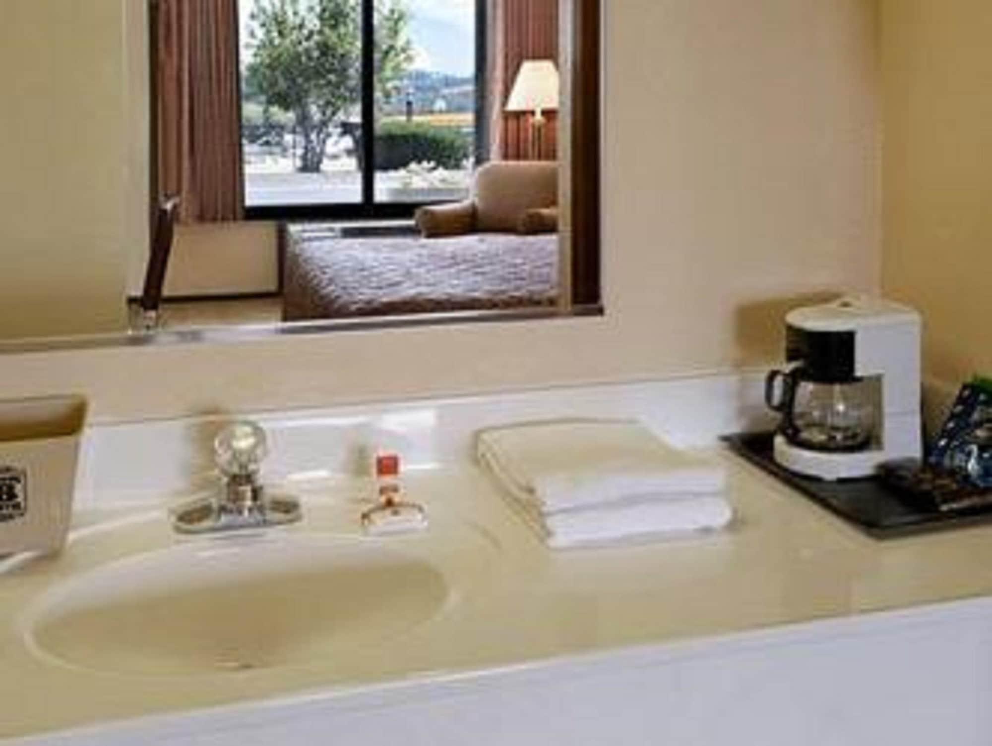 Inn Of Loudon Ngoại thất bức ảnh